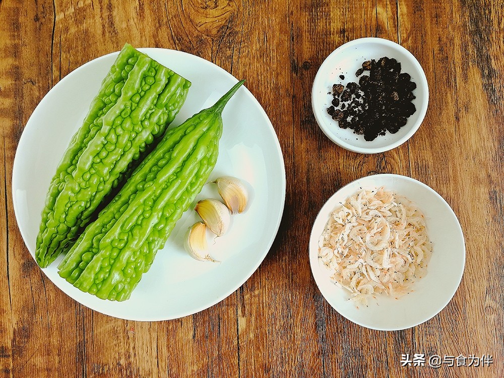 苦瓜怎么去除苦味最好方法,苦瓜焯水和抹盐哪个去苦味