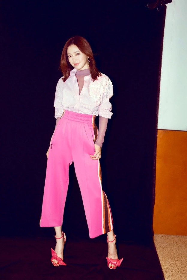 嫌弃“校服裤”太丑不想穿？今夏学会这3个小技巧，谁穿谁好看