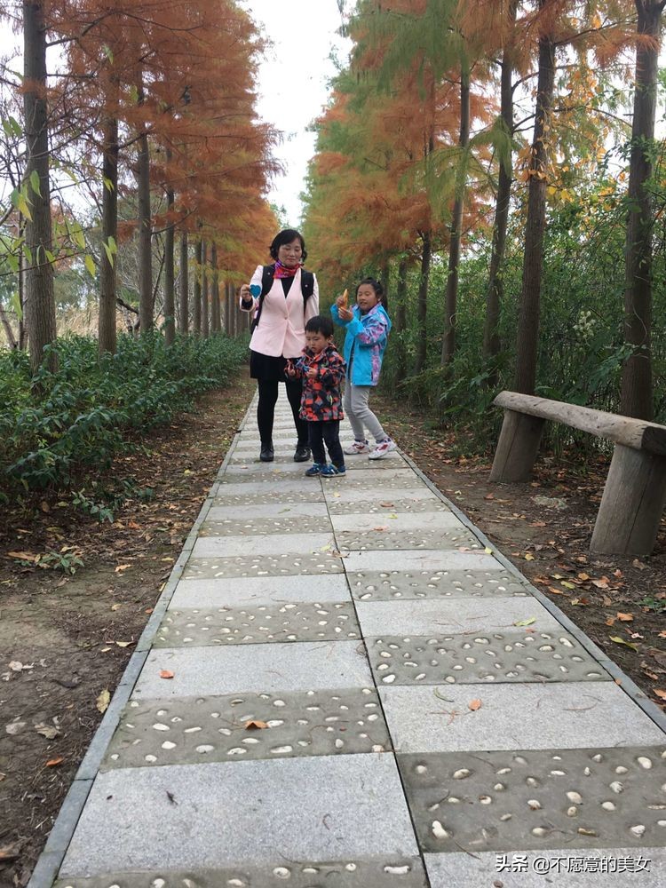 可爱的少妇自拍越来越丰满越来越成熟了