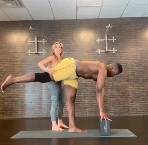 竖叉臀部总是歪一边,练横叉竖叉会让臀部变小吗