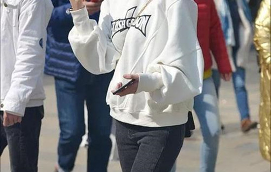 破洞卫衣怎么搭配好看,破洞裤子穿什么卫衣好看