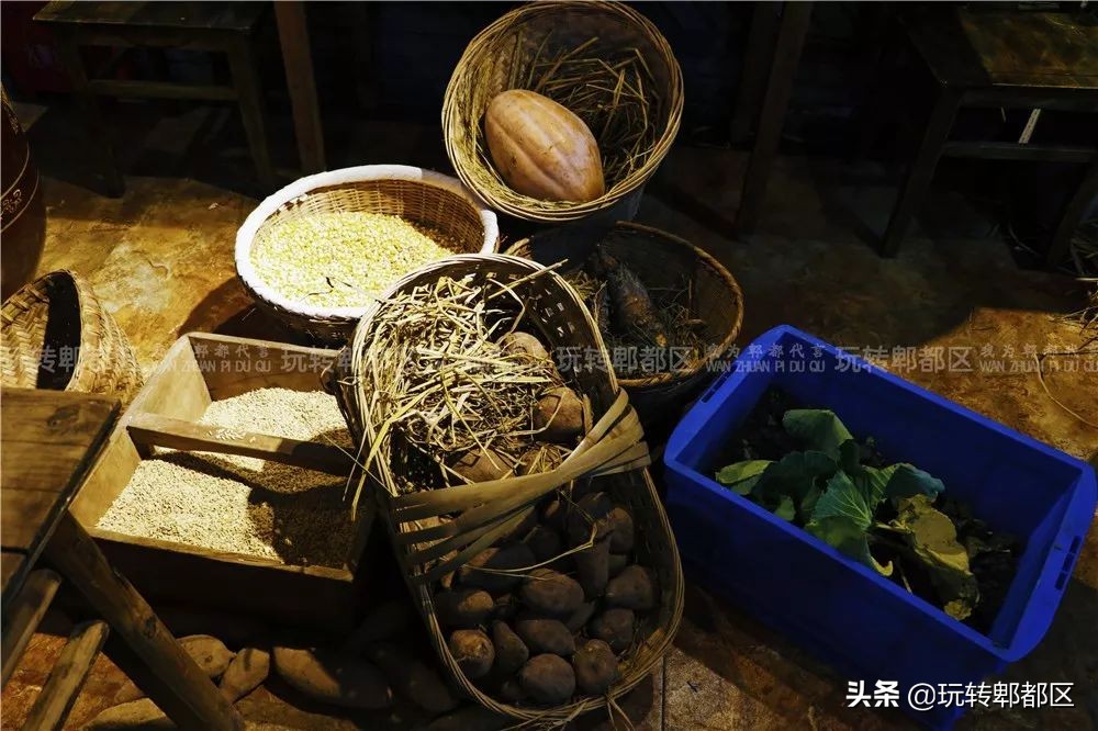 重庆来的集市火锅，就在郫都区蜀都万达！！吃相因去喽