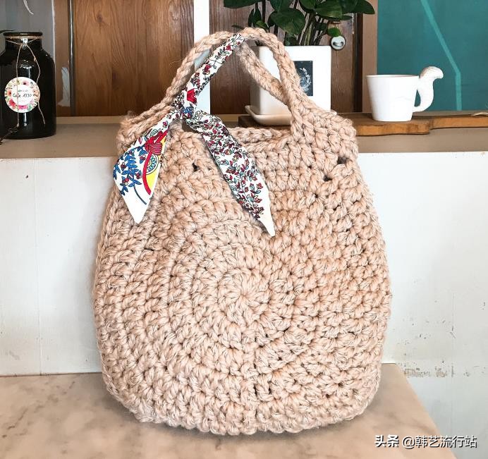 手工钩针编织手提包成品,钩针编织时尚又漂亮的女生手提包