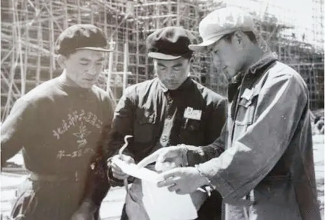 2年前“平民市长”张百发追悼会：北京市民自发赶来，送别老市长