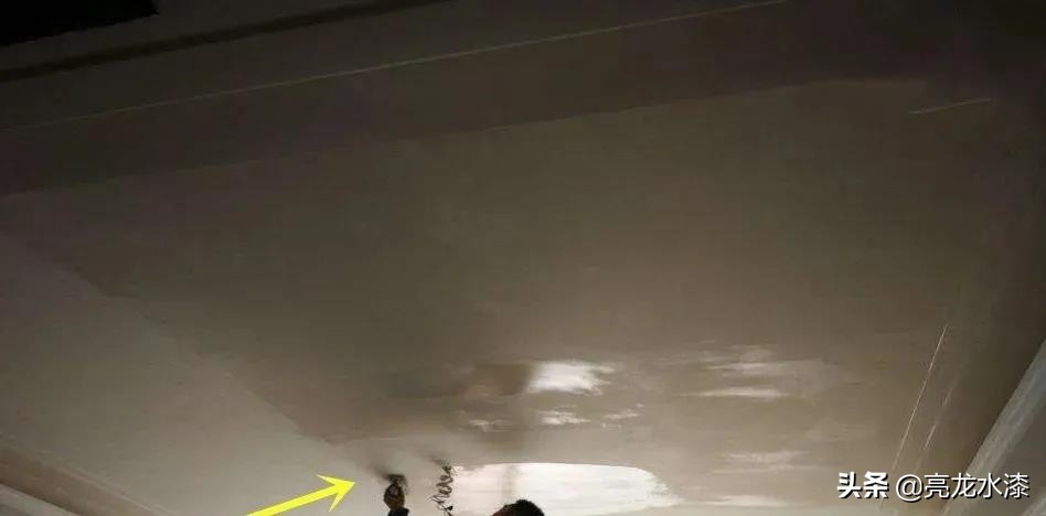 刮完腻子墙面开裂是工人的问题吗,石膏板吊顶腻子开裂修复