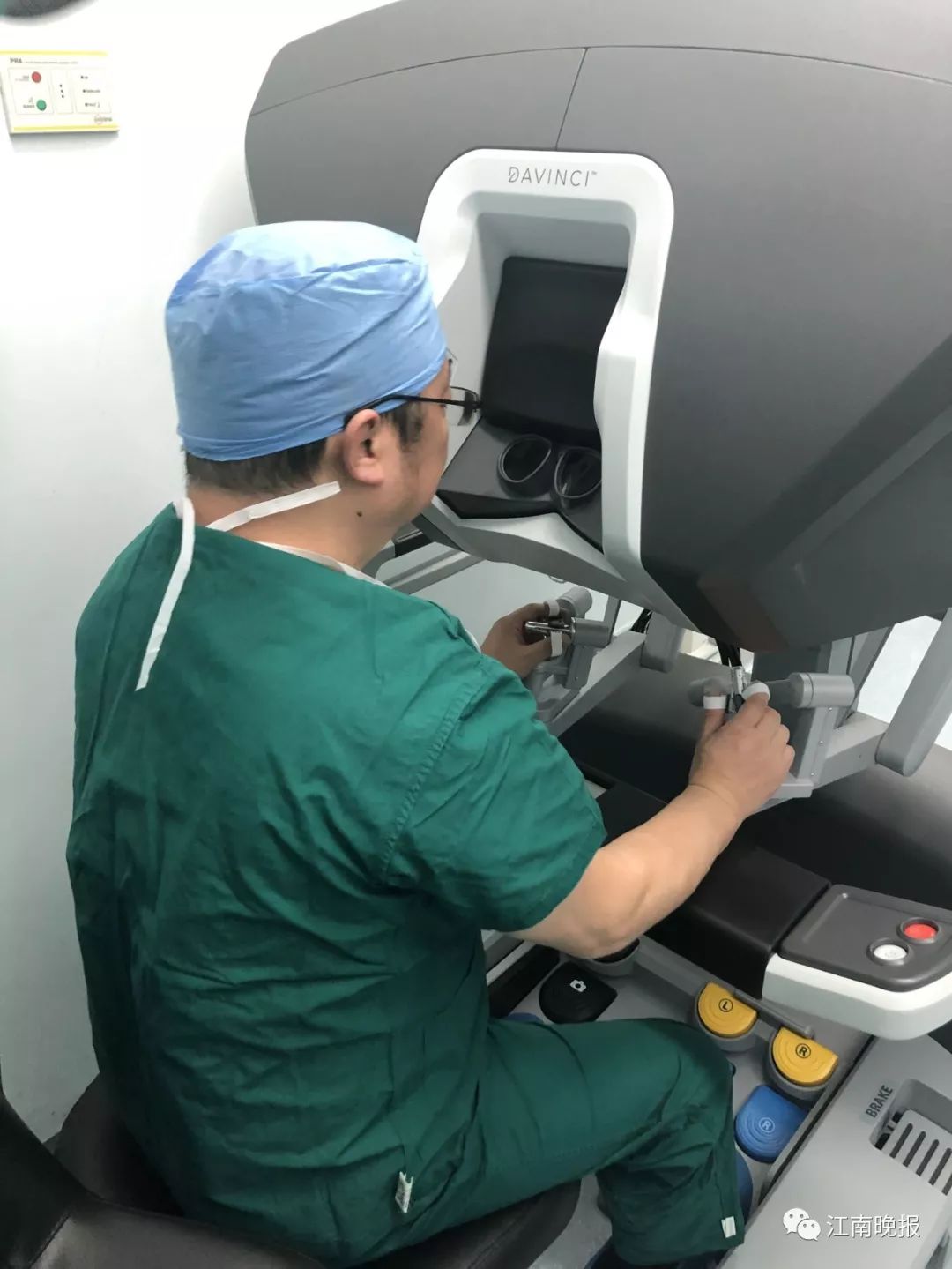 无锡人民医院引进机器人“医生”，已成功完成三台手术