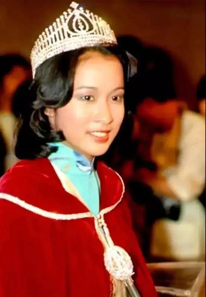 霍启山与朱玲玲同框,朱玲玲谈论霍启山婚姻