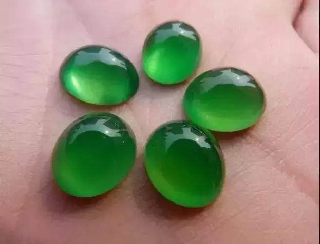 商场玉镯差距,玉镯一个号差距有多少