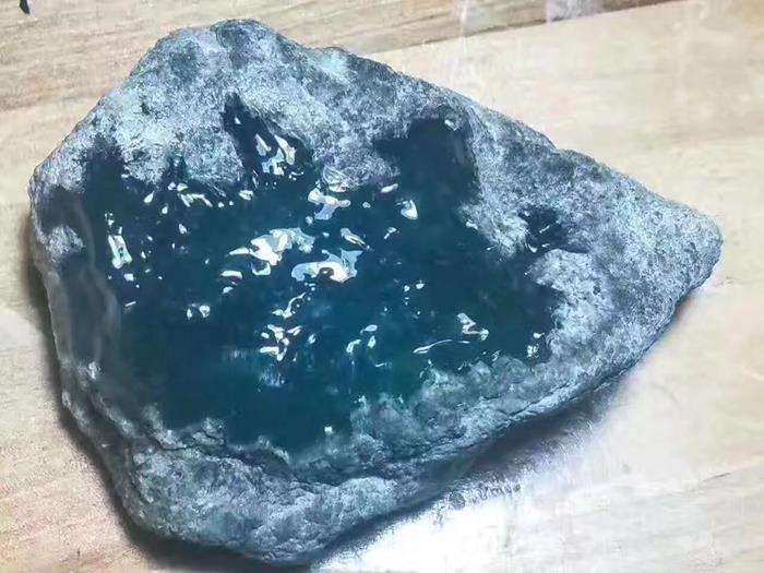 翡翠宝石怎样来鉴定,鉴定翡翠真假的方法