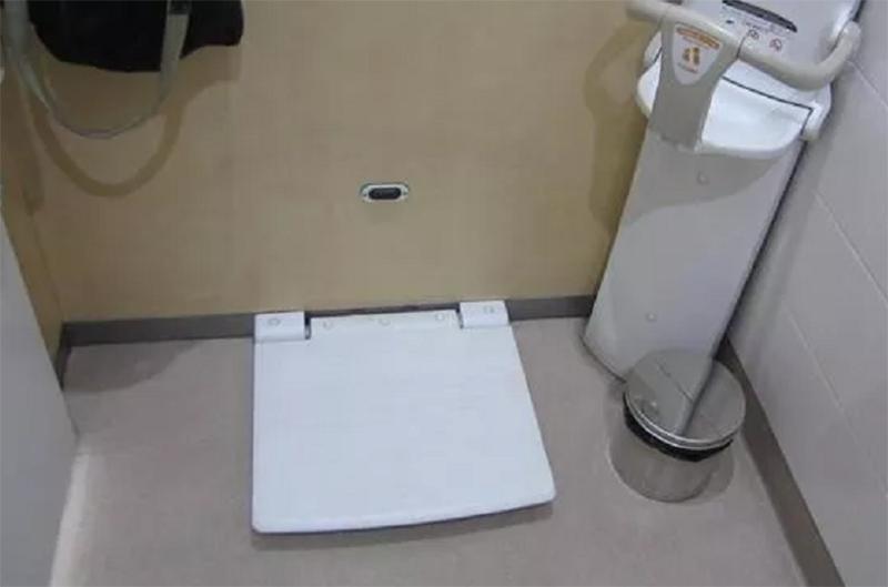 别再羡慕日本的人性化设计了！体验后发现纯属有病，换衣台太多余