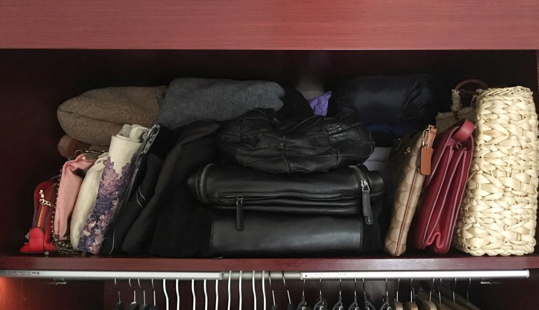 柜子衣服怎么收纳看着整齐,怎么收纳衣服一目了然