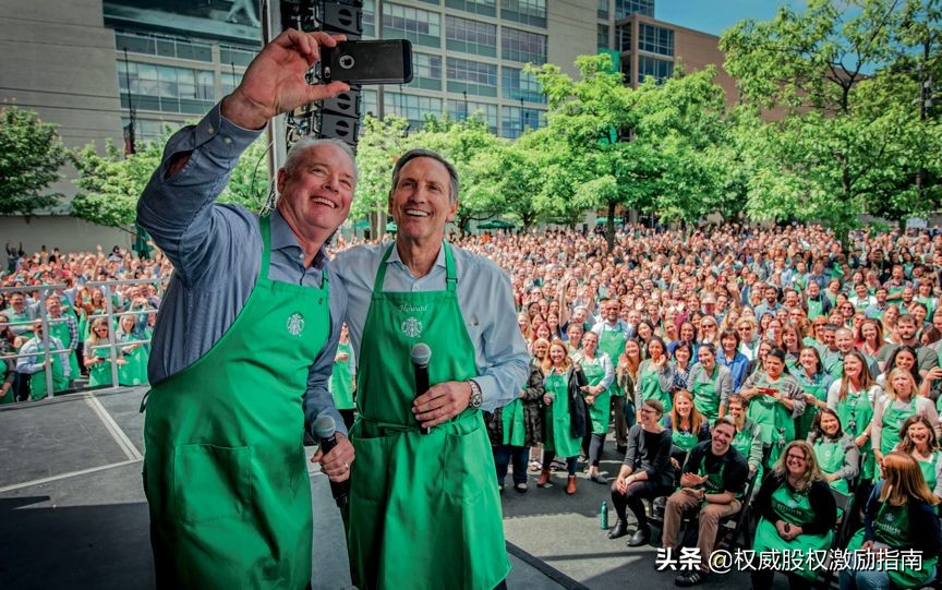 星巴克创始人的艰难时刻,星巴克创始人传奇