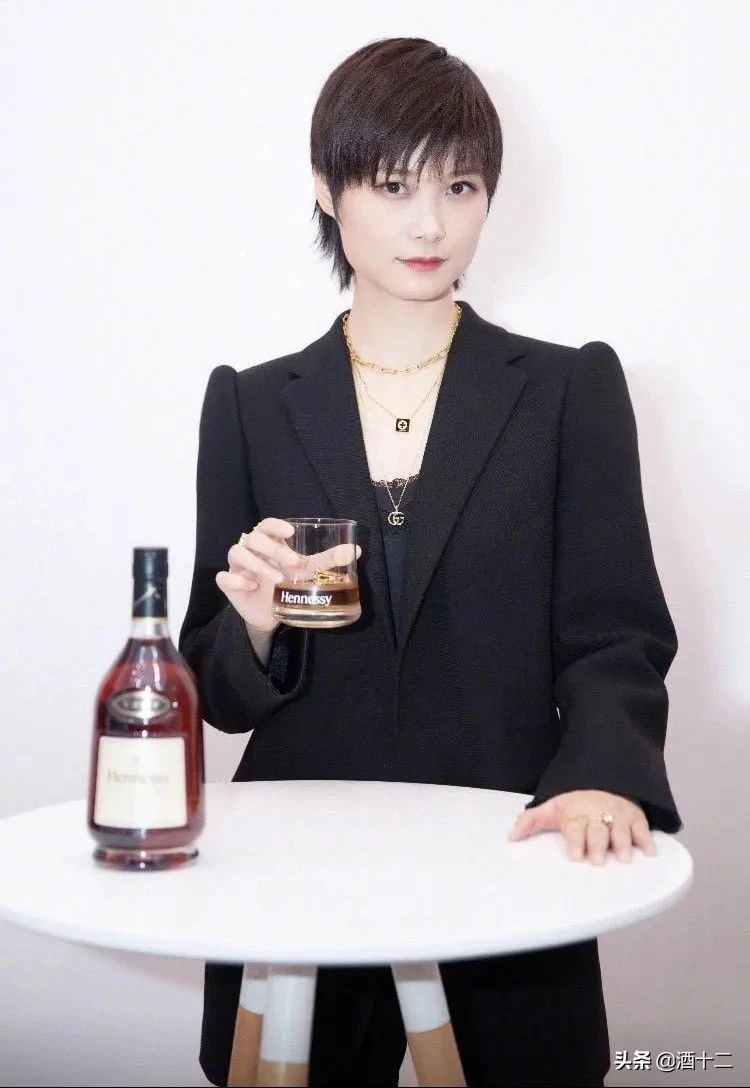 李宇春生日感动到哭,李宇春捐款1490万是真的吗