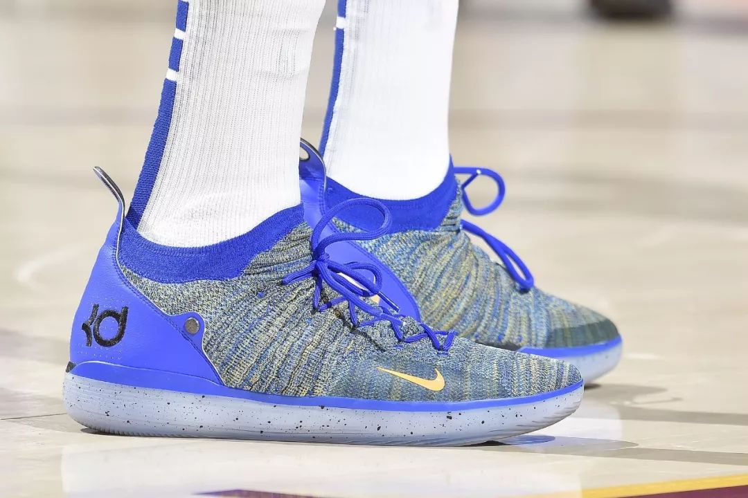 WEN赛场：Curry5助萌神*杀屠**速贷中心威少上脚签名战靴砍大号三双