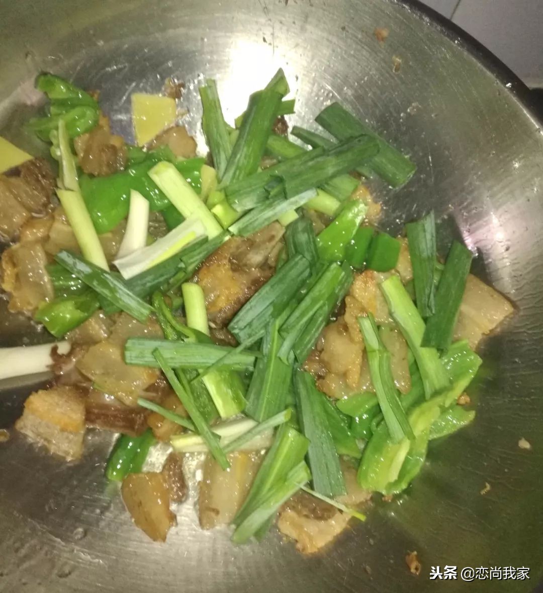 腊肉炒青椒的做法腊肉用不用煮熟,青椒和猪肉简直就是绝配