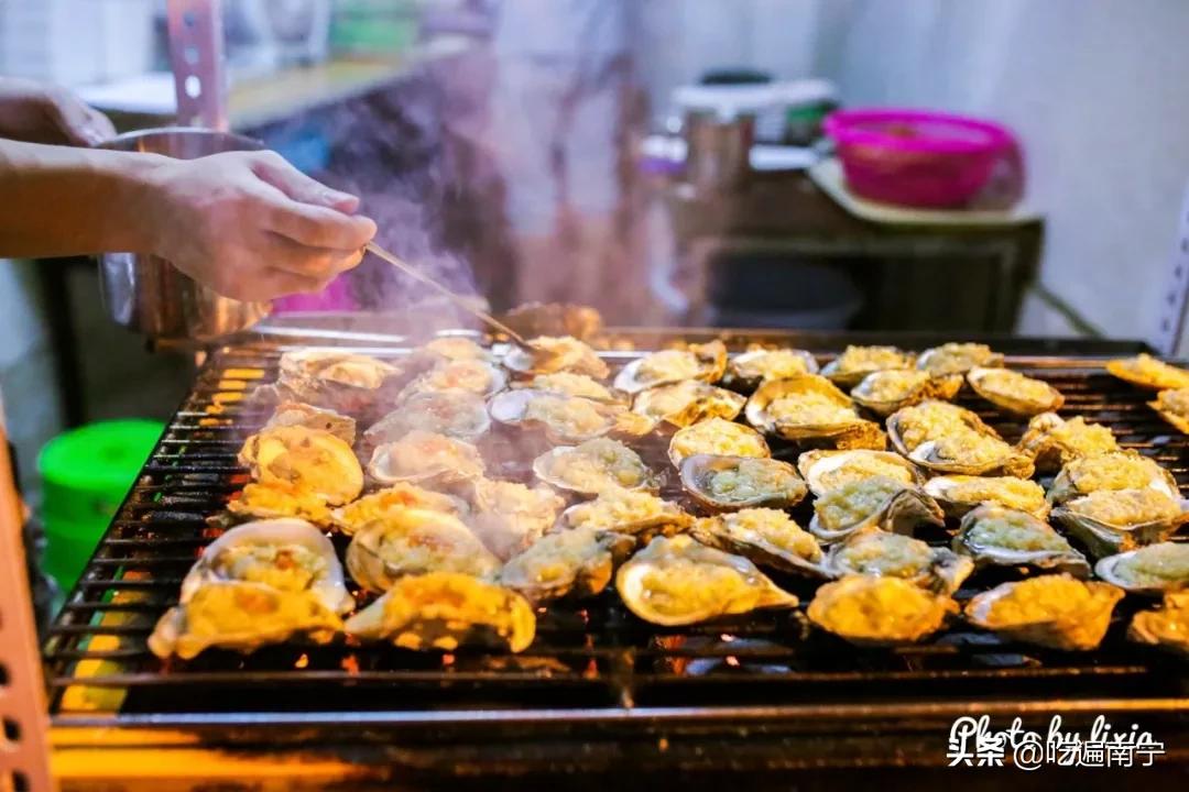 南宁路边夜市美食排行榜,南宁深夜路边摊鲜肉粉