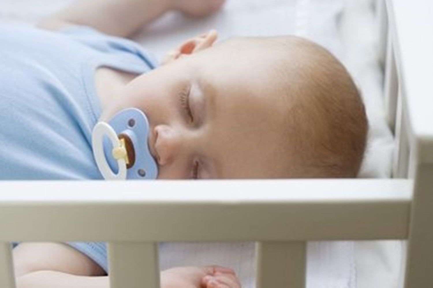 婴儿床安全隐患,婴儿床怎么避免危险