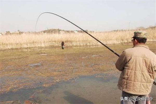 秋冬季七星漂朝天钩野钓实战,传统钓七星漂朝天钩线组如何选择
