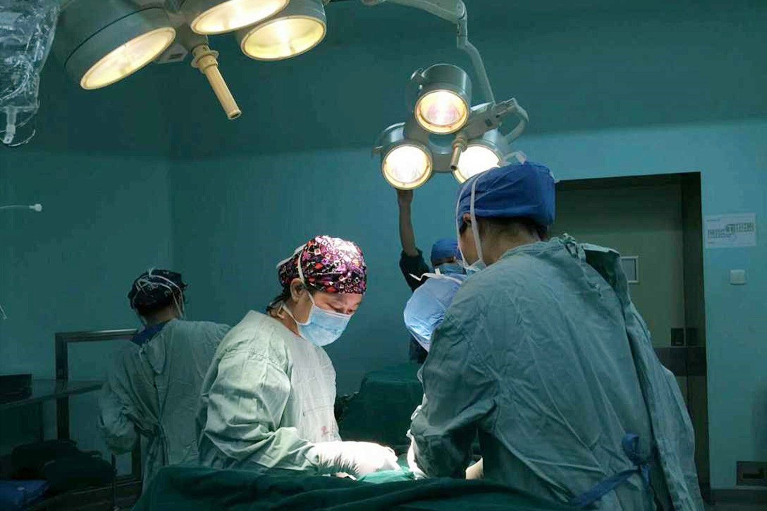 脐带断裂胎儿在子宫内能存活多久,孕晚期脐带断裂的原因