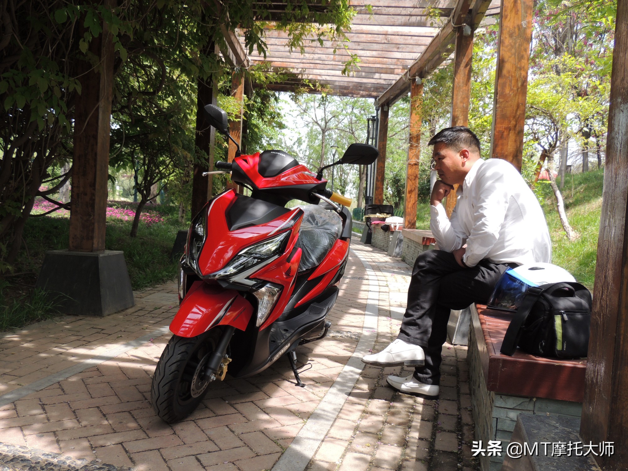 新大洲本田裂行rx125对比豪爵踏板,本田裂行125驾驶体验