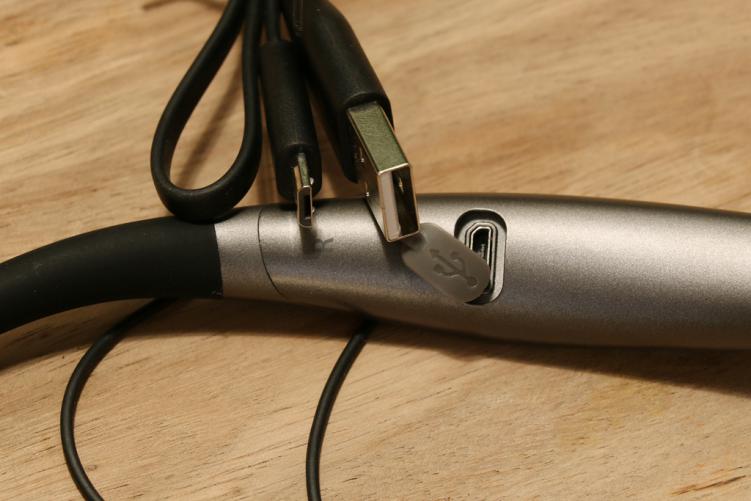 运动时怎么可以没有音乐！iquaG38耳机颜值和音质就很不错