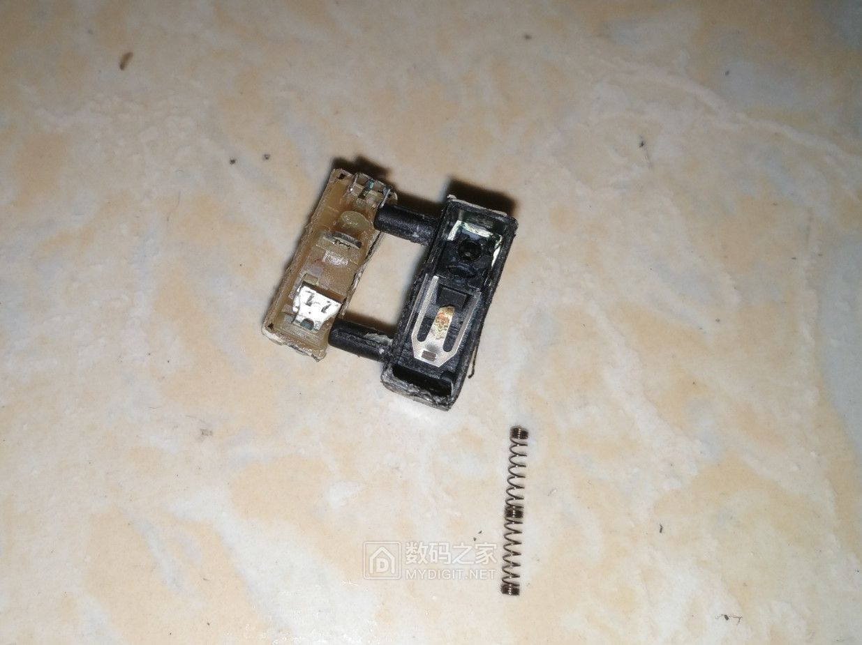 福特嘉年华尾箱关好仪表显示未关,福特嘉年华后备箱锁维修