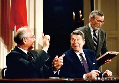 美苏冷战科技竞赛事件,冷战美苏核弹头竞赛