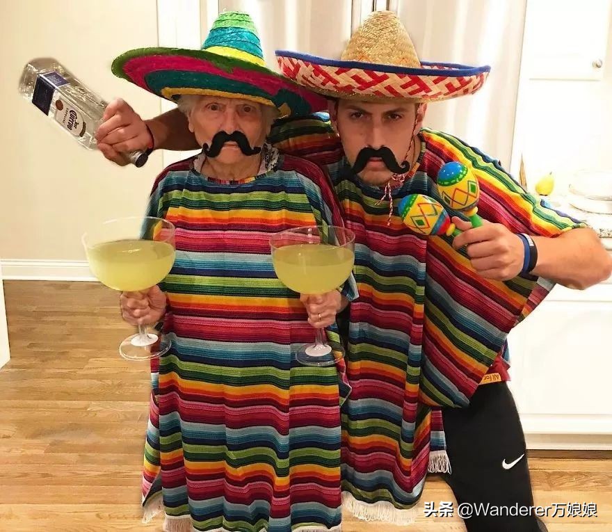 93岁奶奶恶搞27岁孙子一夜爆红！1300万网友实力围观：奶奶太坑了