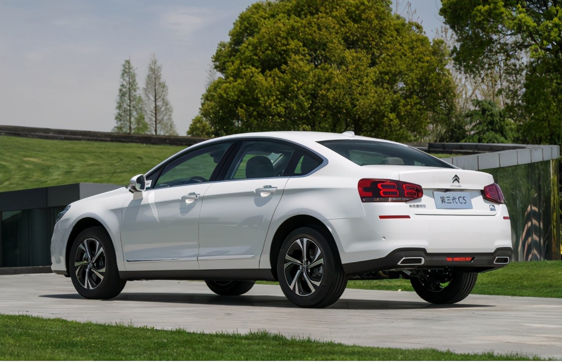 高颜值雪铁龙C5，起售价16.99万元，油耗低至6.4L