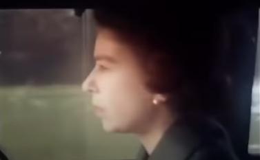 英女王下令封杀50年!王室私生活*片禁**遭泄露,百万人在线吃瓜