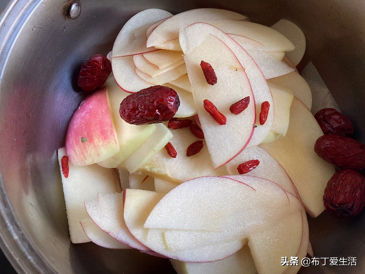 小孩夏季润肺去火糖水,孩子内热去火吃喝苹果汤