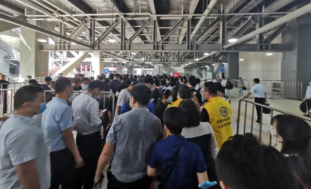 从看展到签约,他只在美仪展台用了3分钟