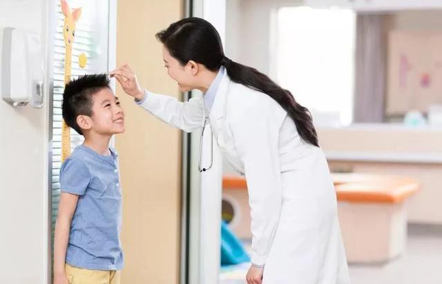 男子因女儿身高过高怀疑亲子鉴定,儿子长得像亲子鉴定结果不是亲生