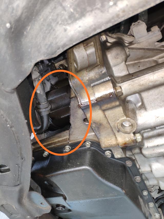 马6换完后减震还是咯噔响,马6上摆臂减震器怎么拆