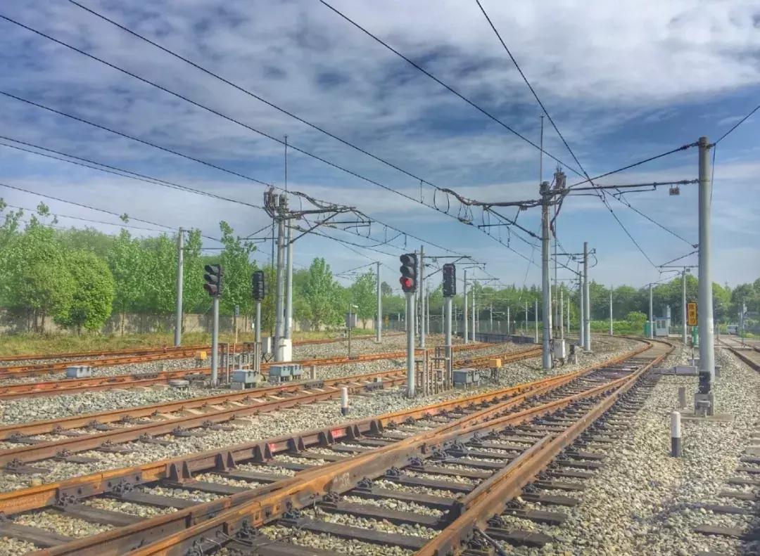 什么是地铁什么是轻轨,什么是地铁什么是高铁