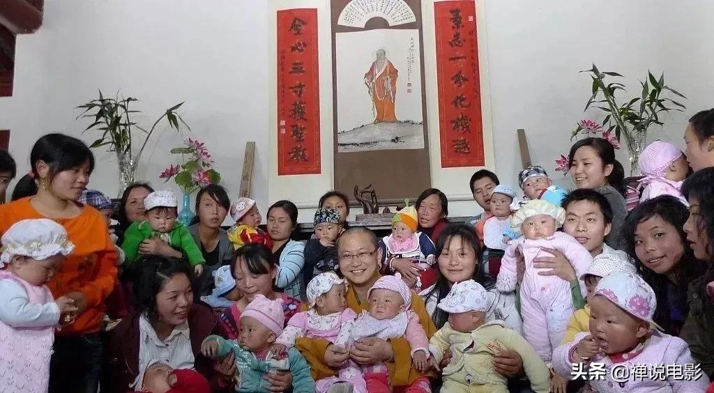 汶川地震13周年罗汉娃重回罗汉寺,汶川地震罗汉娃重返罗汉寺合影