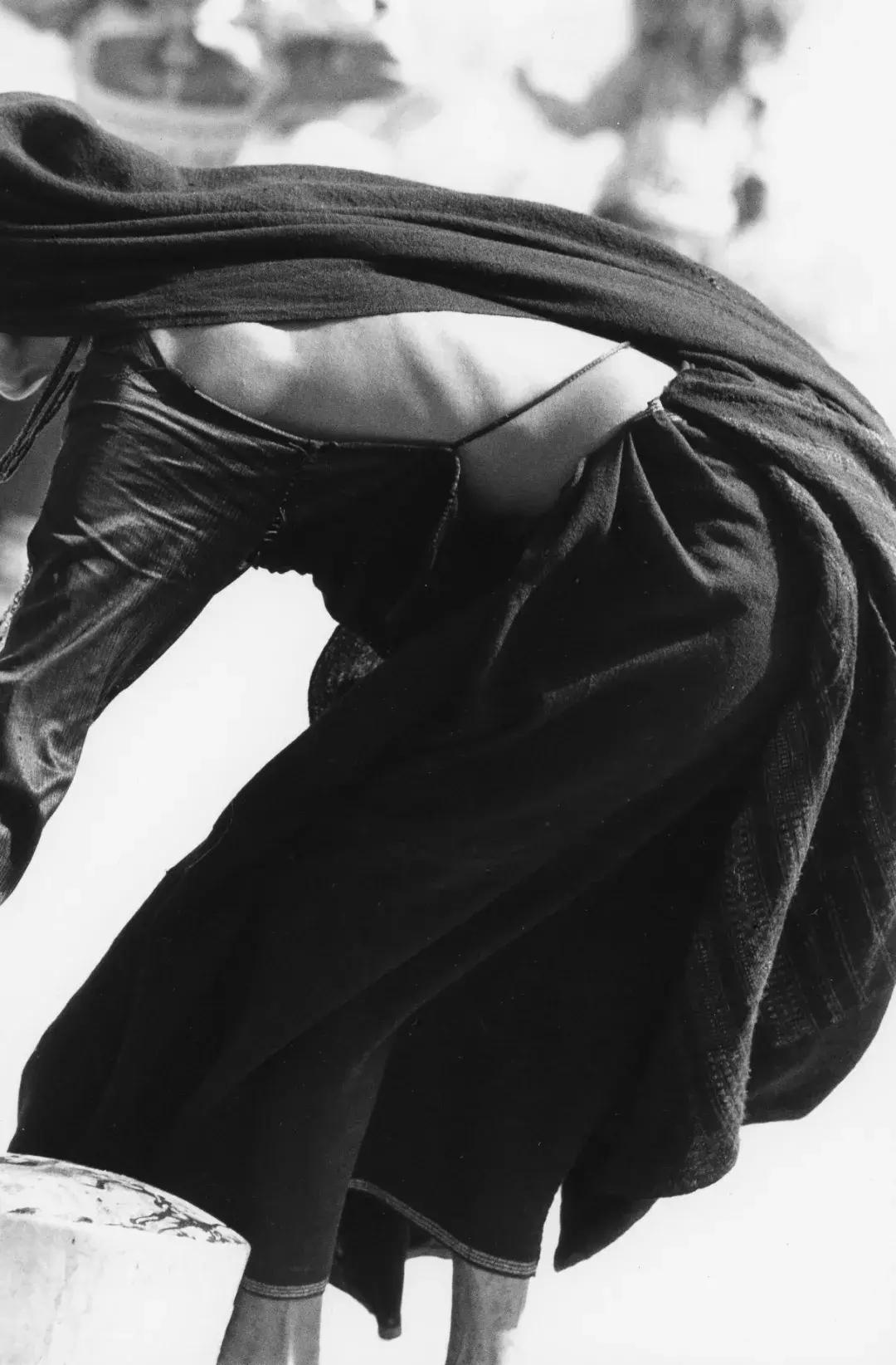 25年前，一个日本人带着天价衣服到中国，给西北人拍了一批硬照