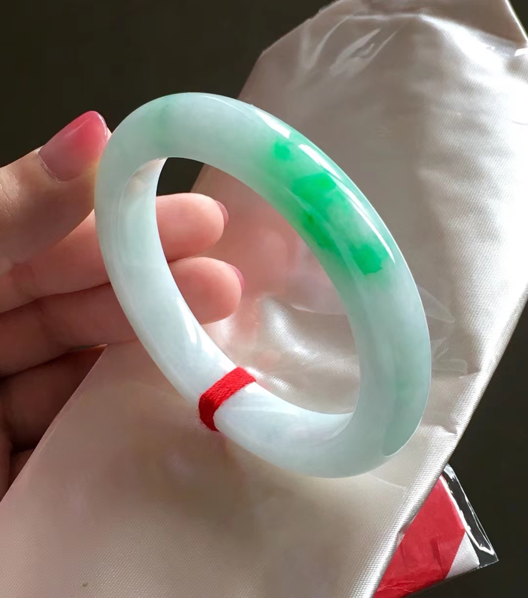 2万元以上油青翡翠手镯,2万左右的糯种翡翠手镯