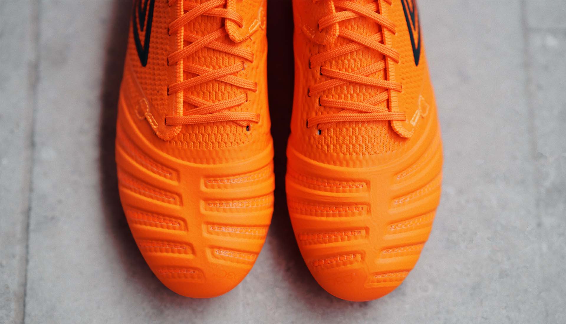 umbro足球鞋黑,umbro足球鞋评测