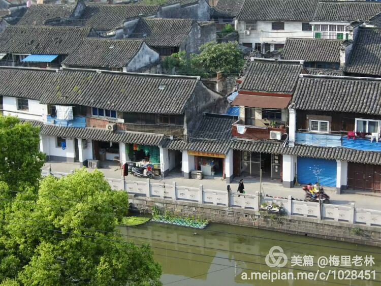 王店古称梅里，始建于五代后晋天福年间，距今有1000多年（2）。