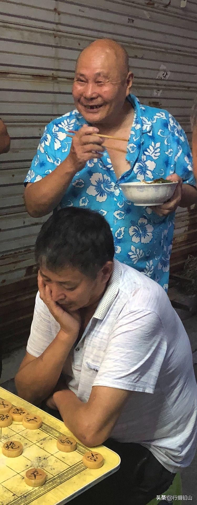 吕师傅美食最新视频,铅山古镇小吃荞麦粿