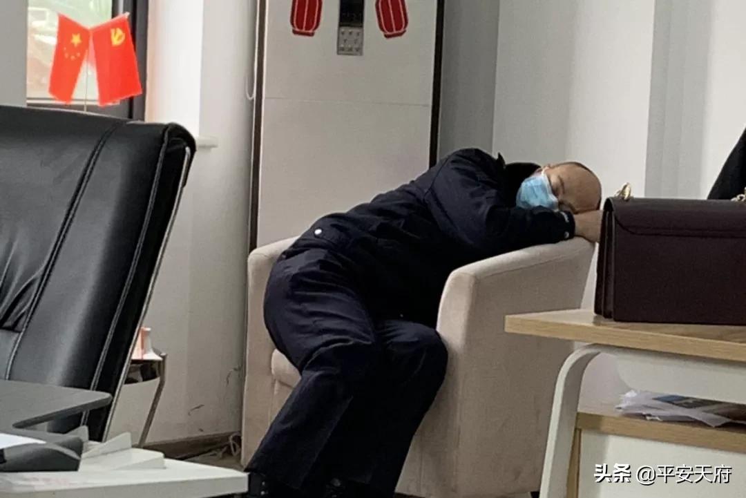 我和师父下社区——天府公安万安派出所社区民警田昊疫情防控工作侧记