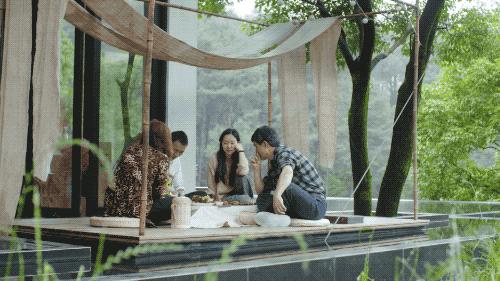 一家四口倾家荡产在山里造房隐居：3年零收入，坚持不通车