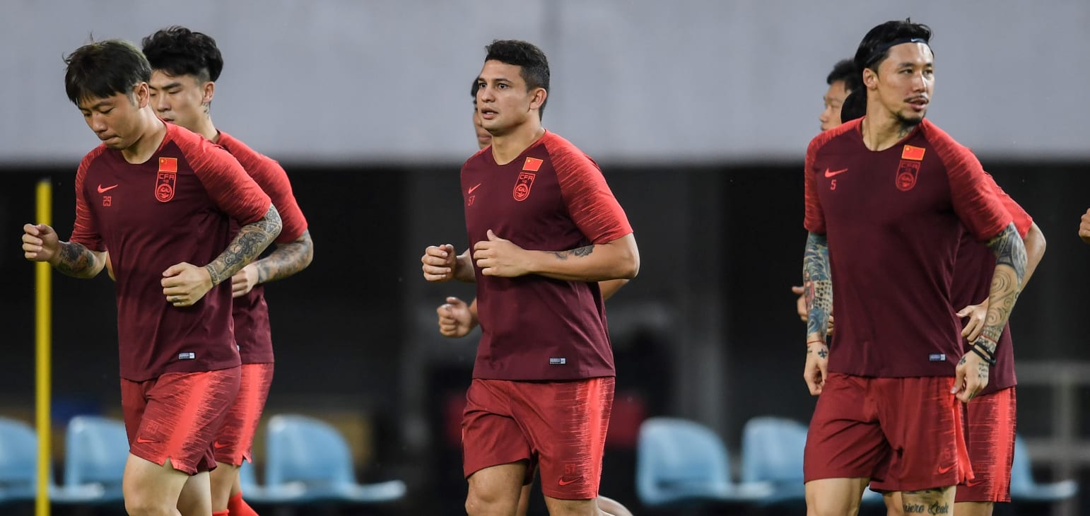 国足对马来西亚比赛回放,国足修球场