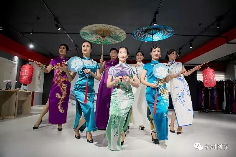 超百图再现2018年服装圈内那三十道靓丽风景……