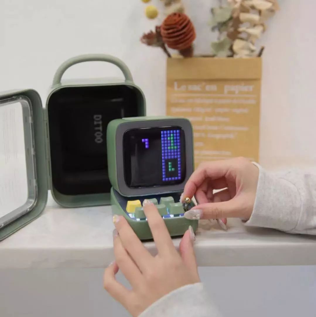 送女朋友圣诞礼物时该说什么,男人送女友生日礼物送什么