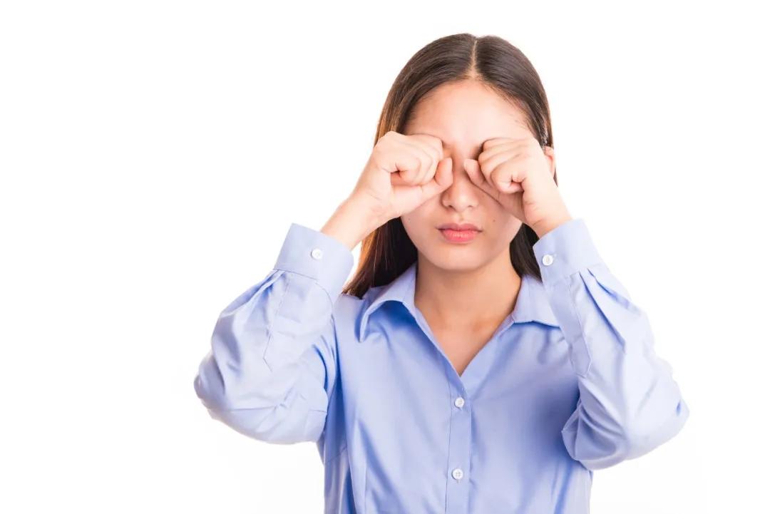 春天眼睛里很痒怎么回事,春季眼睛痒痒快速解决方法