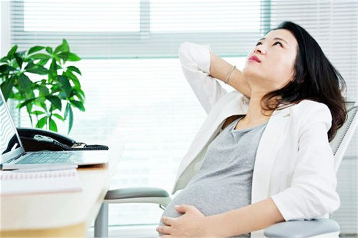 出现六大征兆，小心宝宝早产，若想避免准妈妈要注意些什么