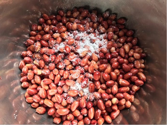 炒完的花生米凉了还是软,炒的花生米返潮了放冰箱里可以吗