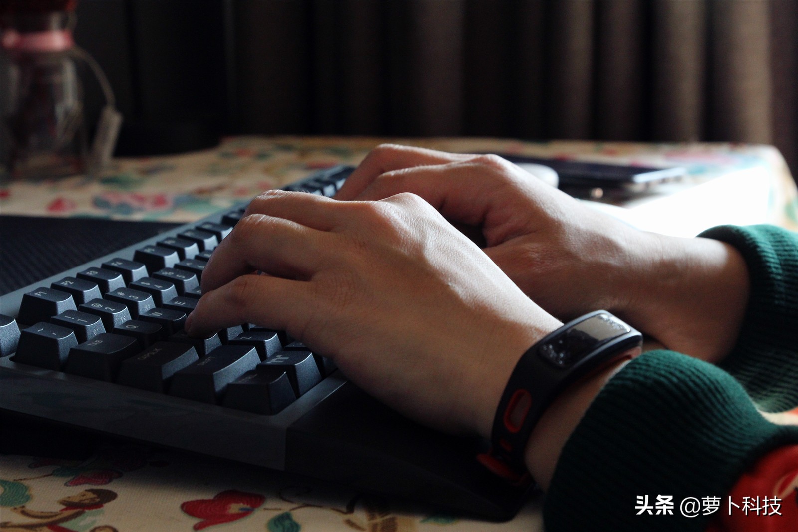 pc平板手机协同办公,平板适合的三模键盘